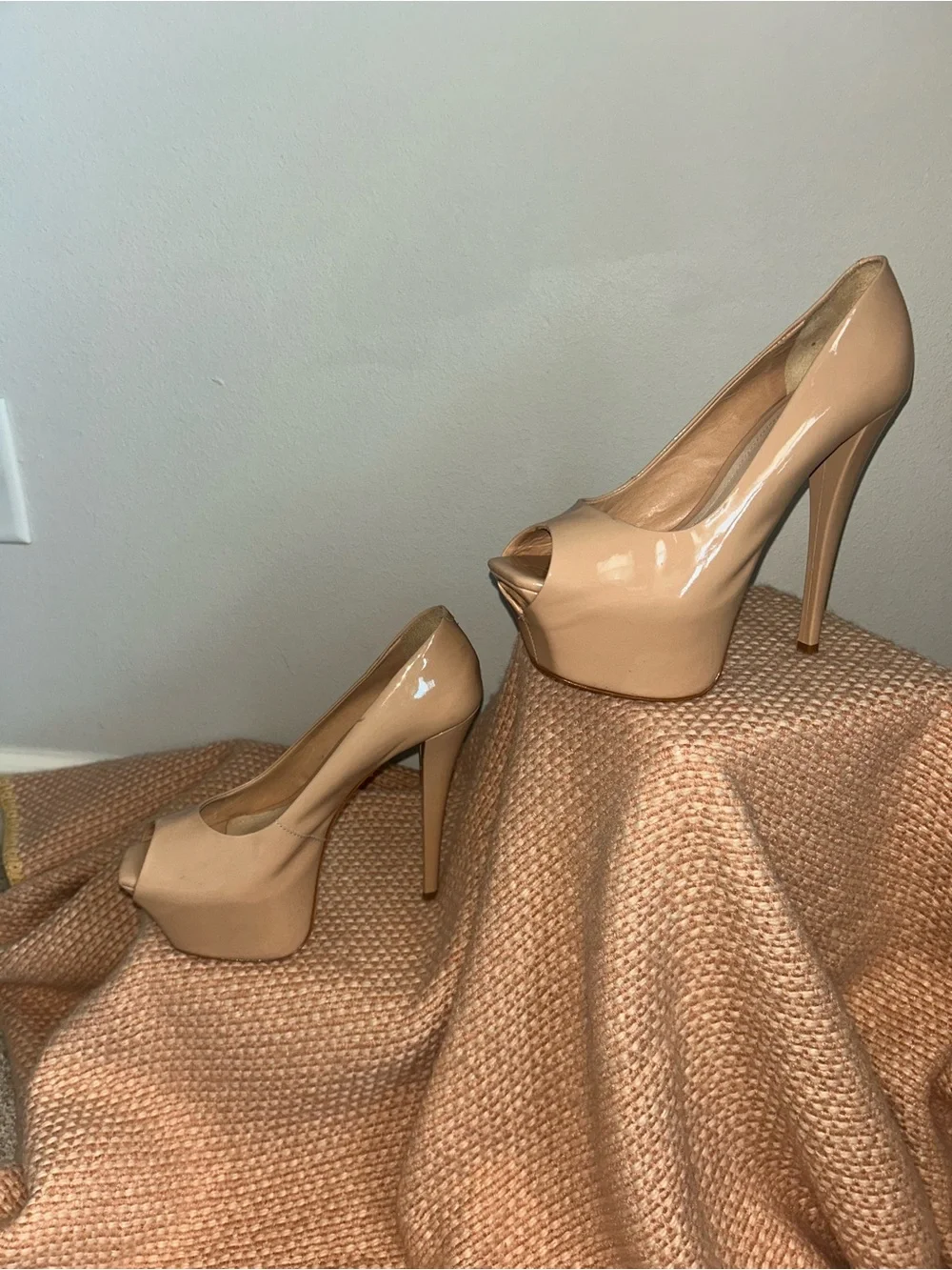 NEW SCHUTZ Nude Patent Leather Peep-Toe Platform Stiletto Pumps Sz 7.5